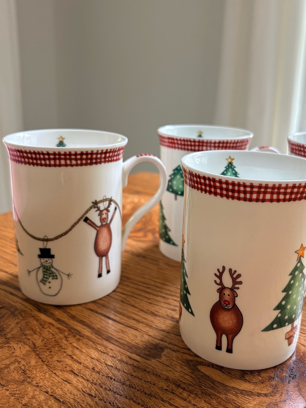 Set of 4 Crown Trent Christmas Reindeer & Tree Bone China Mug - Made in England - Picture 3 of 12